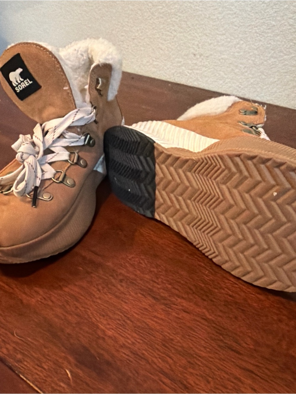 Worn once size 8 Sorel Women’s Tan Shearling-Lined Lace-Up Winter Boots